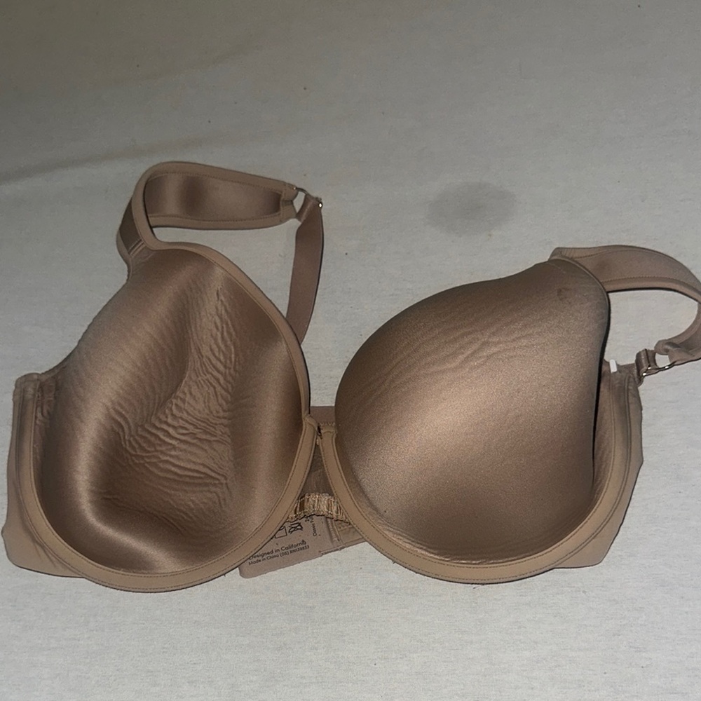 Womens Size 42D Seamless Tan Bra.